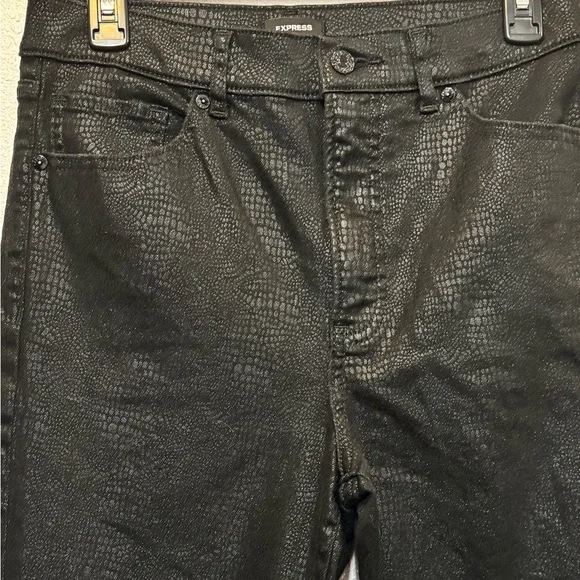 Express Black Faux Snakeskin Pattern Cropped High Rise Womens 8‎ Mom Jean - Picture 3 of 8